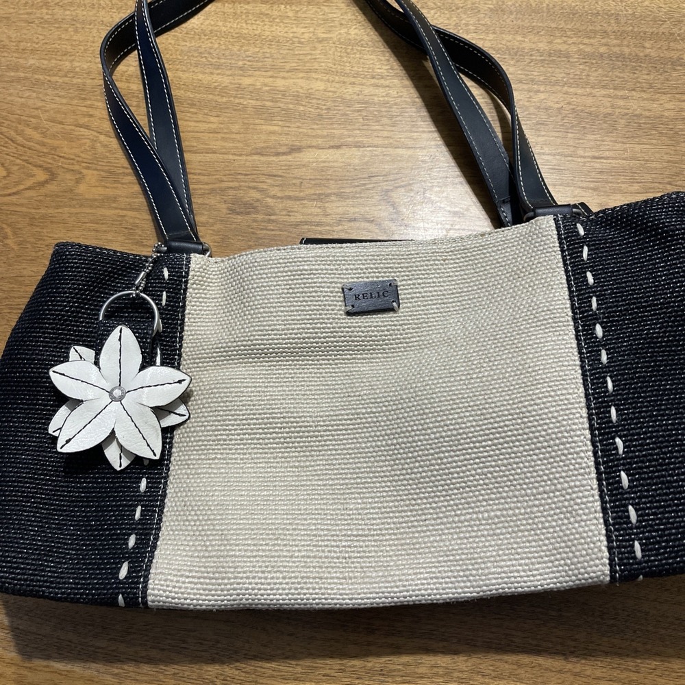 Relic Black & Ivory Woven Coated Canvas Shoulder Purse Flower Charm please read
